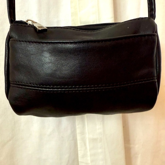 Wilson's Leather Small Leather Crossbody Purse approx 6x4 - Picture 1 of 9